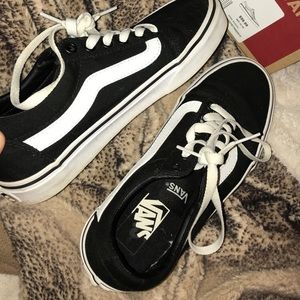vans black and white canvas